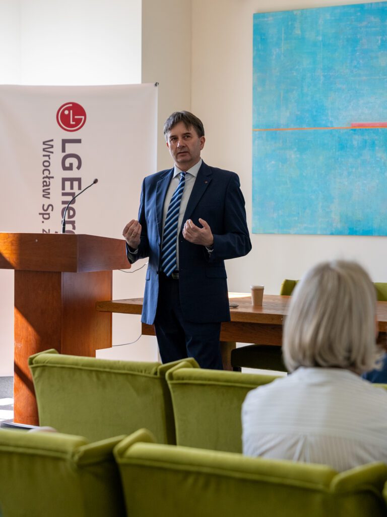 LG Energy Solution Wrocław nagradza najlepszych studentów koreanistyki Uniwersytetu Wrocławskiego