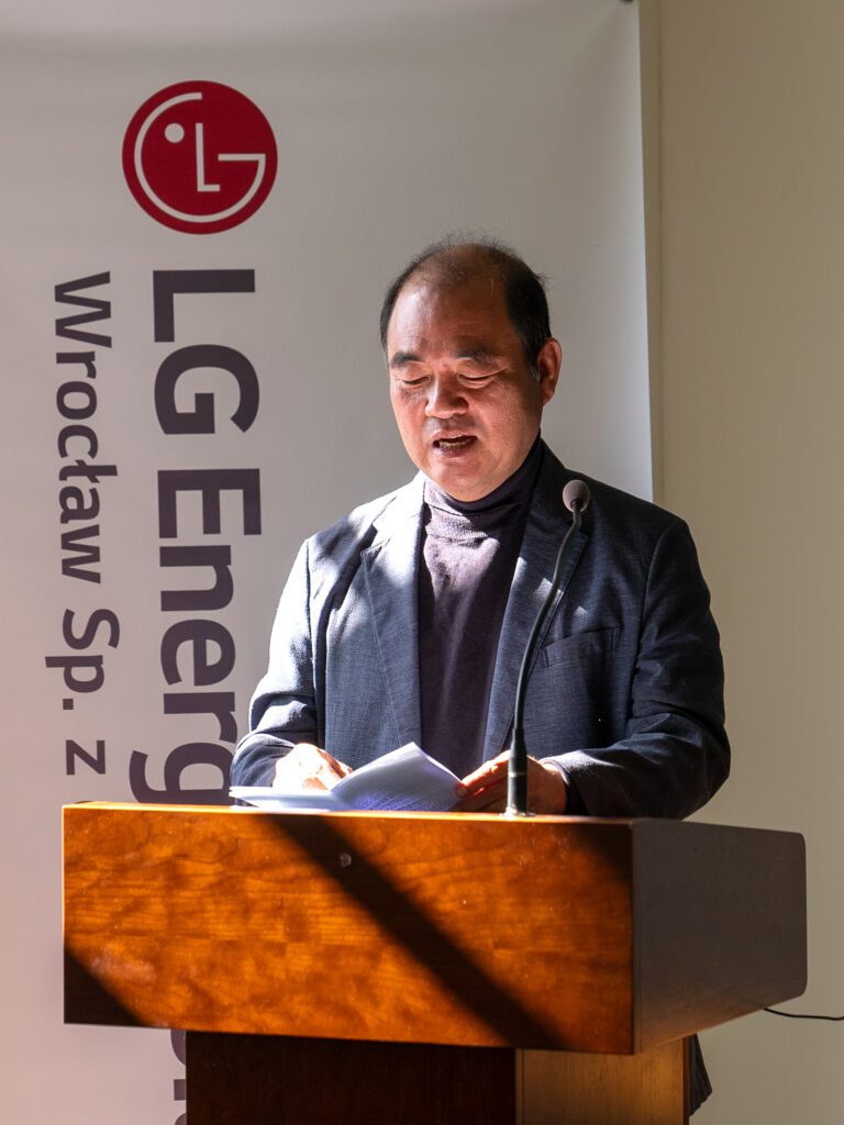 LG Energy Solution Wrocław nagradza najlepszych studentów koreanistyki Uniwersytetu Wrocławskiego
