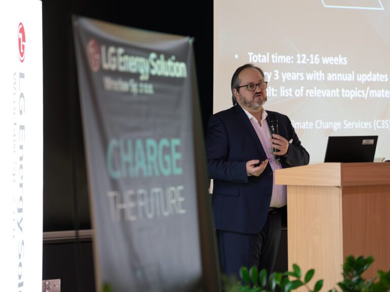 • Dominik Januszewski, prezes zarządu Delta Partners i prelegent podczas Dnia ESG