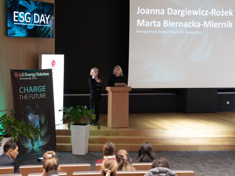 • Joanna Dargiewicz-Rożek i Marta Biernacka-Miernik, członkinie zarządu Polskiego Stowarzyszenia ESG i prelegentki podczas Dnia ESG