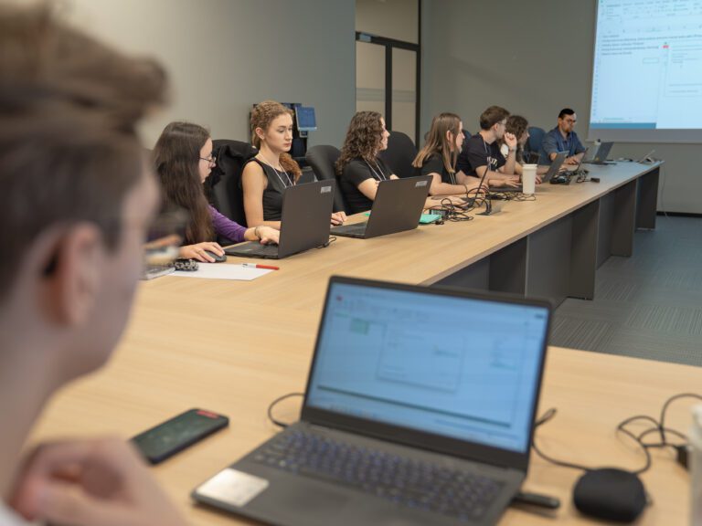 Szkolenie dla chętnych z narzędzia Power BI podczas stażu